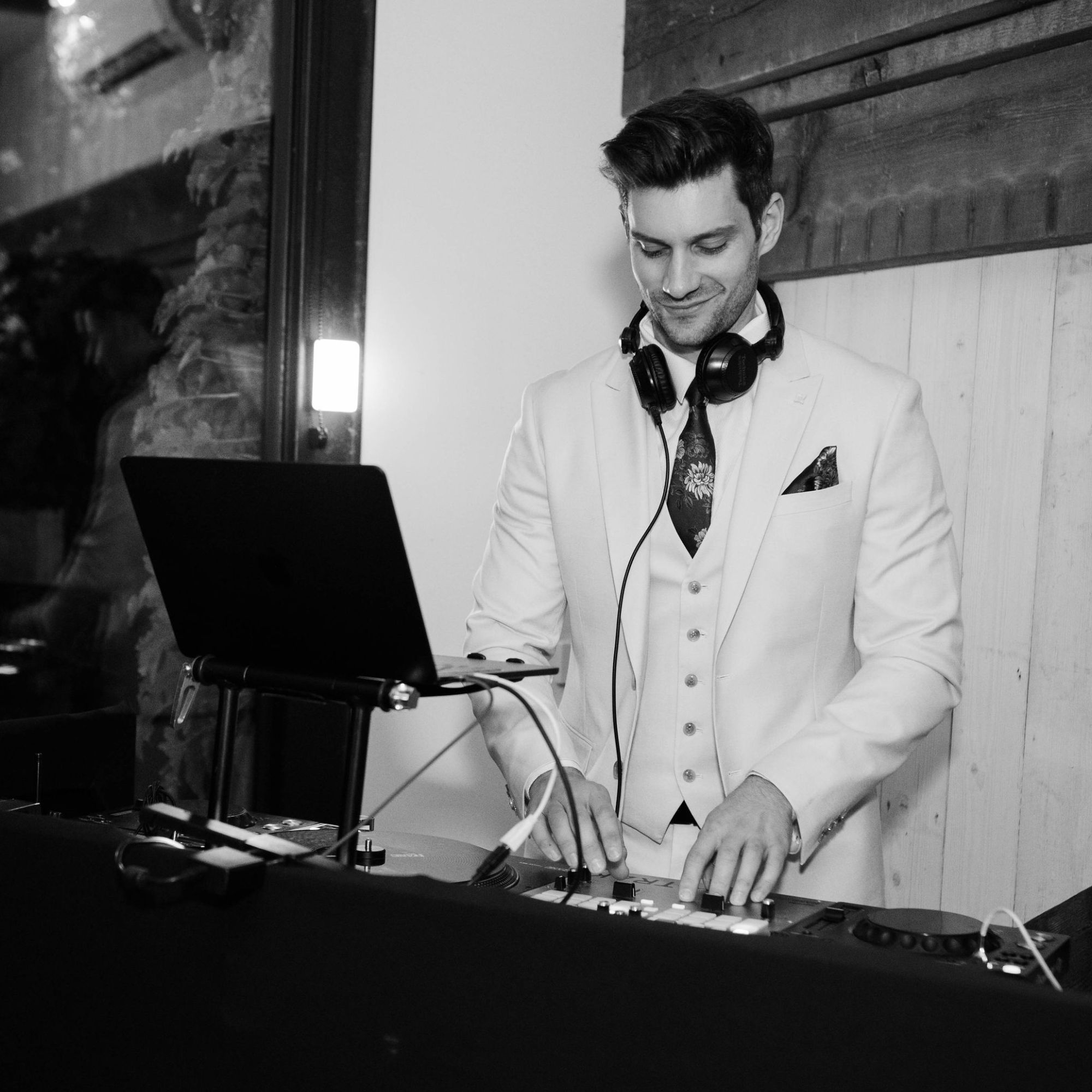 Wedding DJs: Why You Need To Hire A DJ for Your Special Day